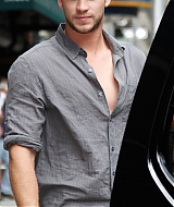 liamhemsworthorg1054.jpg