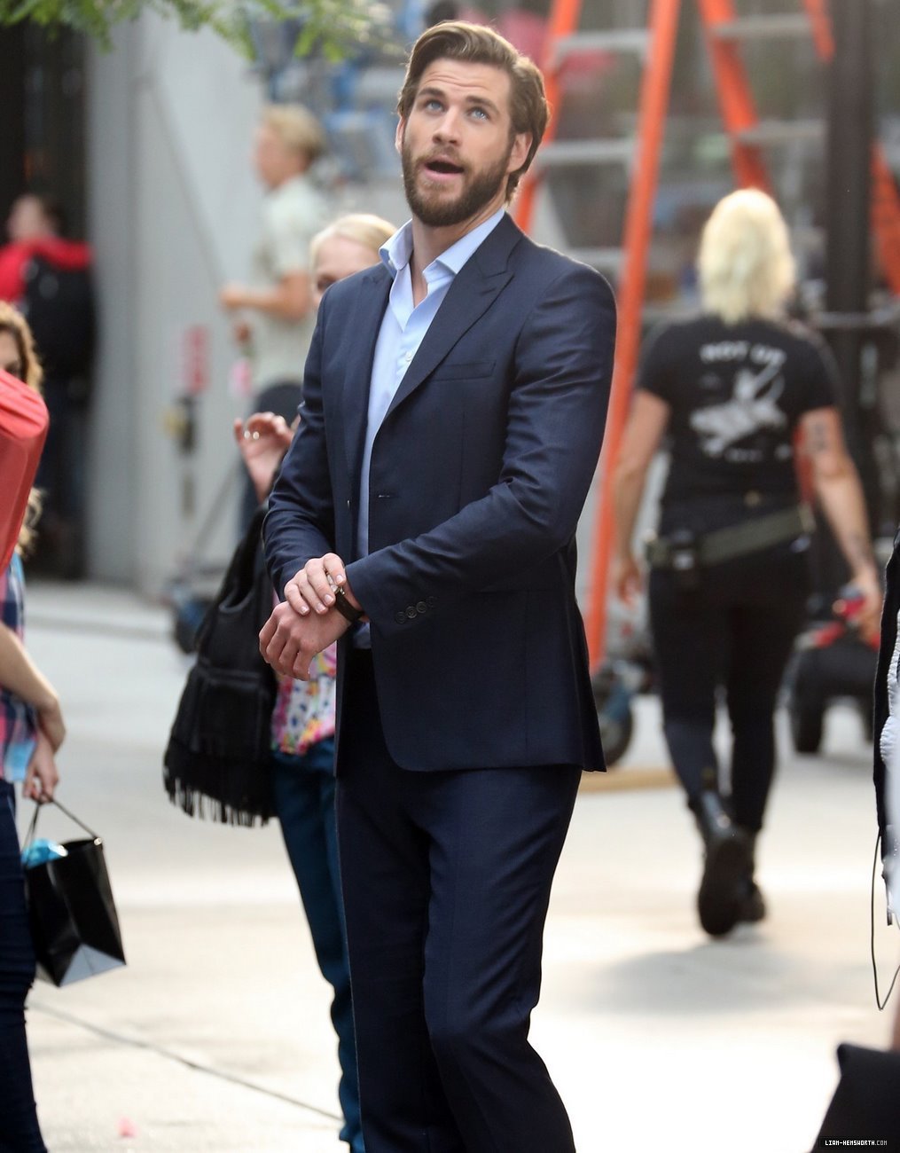 liamhemsworthorg1109.jpg