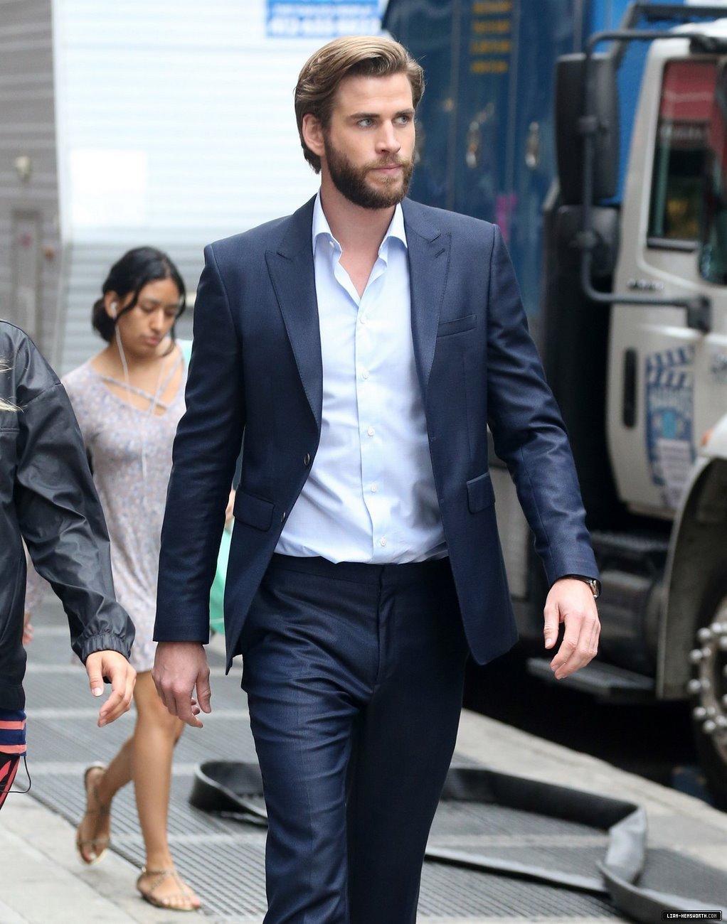 liamhemsworthorg1115.jpg