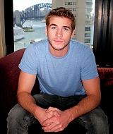 liamhemsworthorg384.jpg